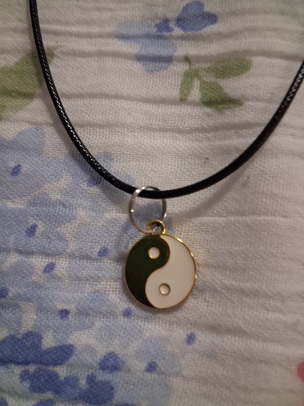 Gold-Edge Yin Yang Pendant Necklace in White & Dark Green